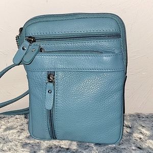Light blue cowhide crossbody purse with lots o f pockets 💙